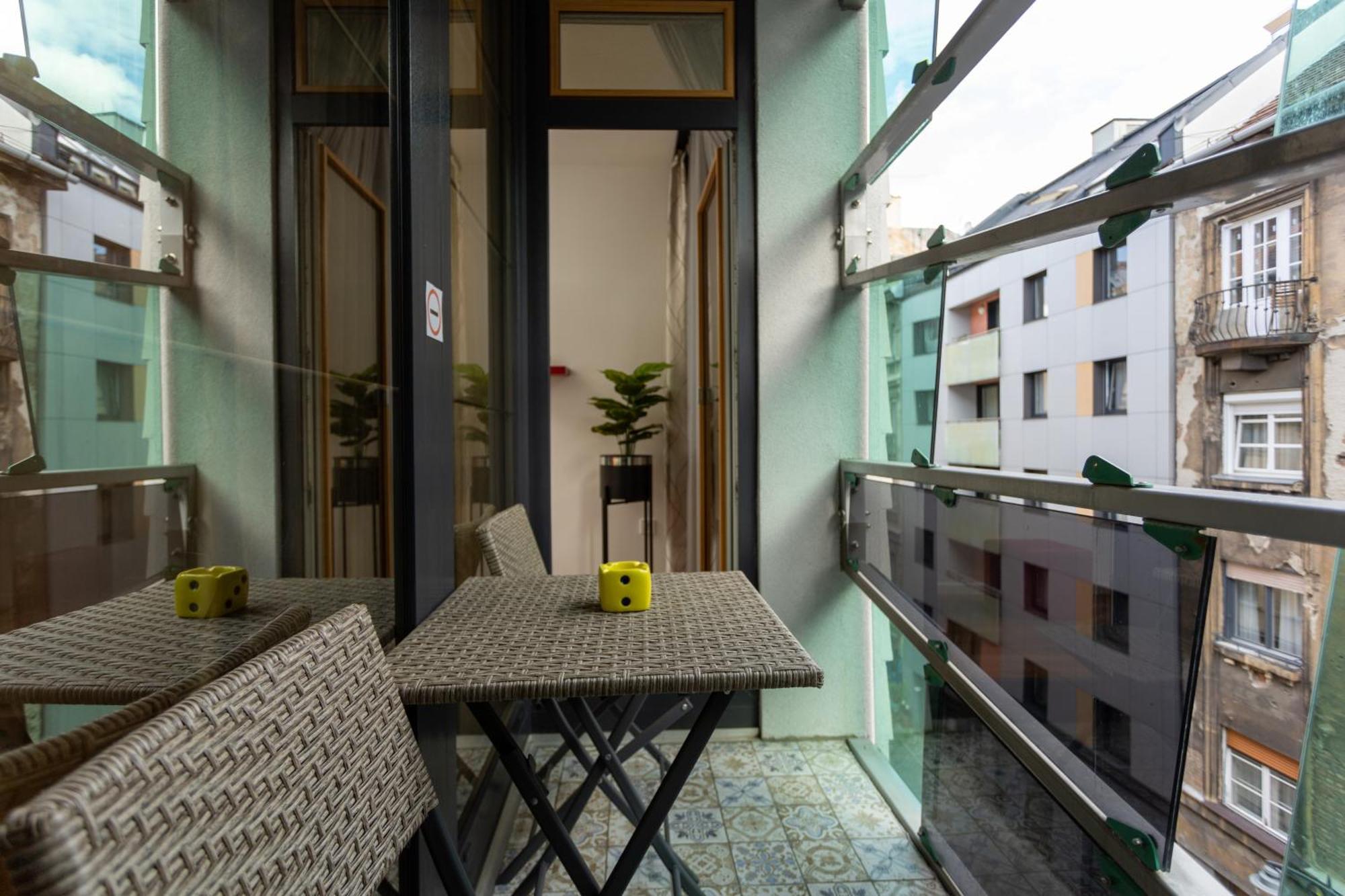 Downtown Cube Apartment Budapeste Exterior foto